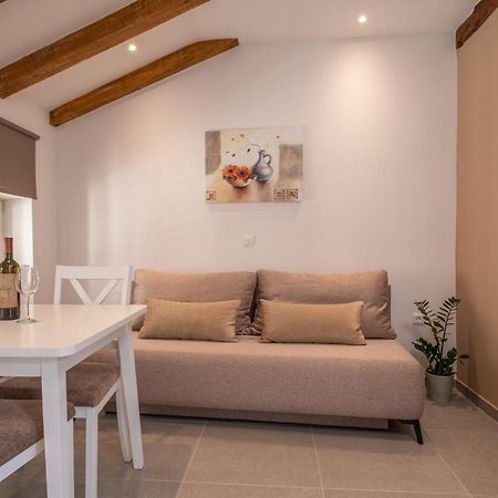 Aaa Apartments & Rooms With Free Parking Pula Exterior photo