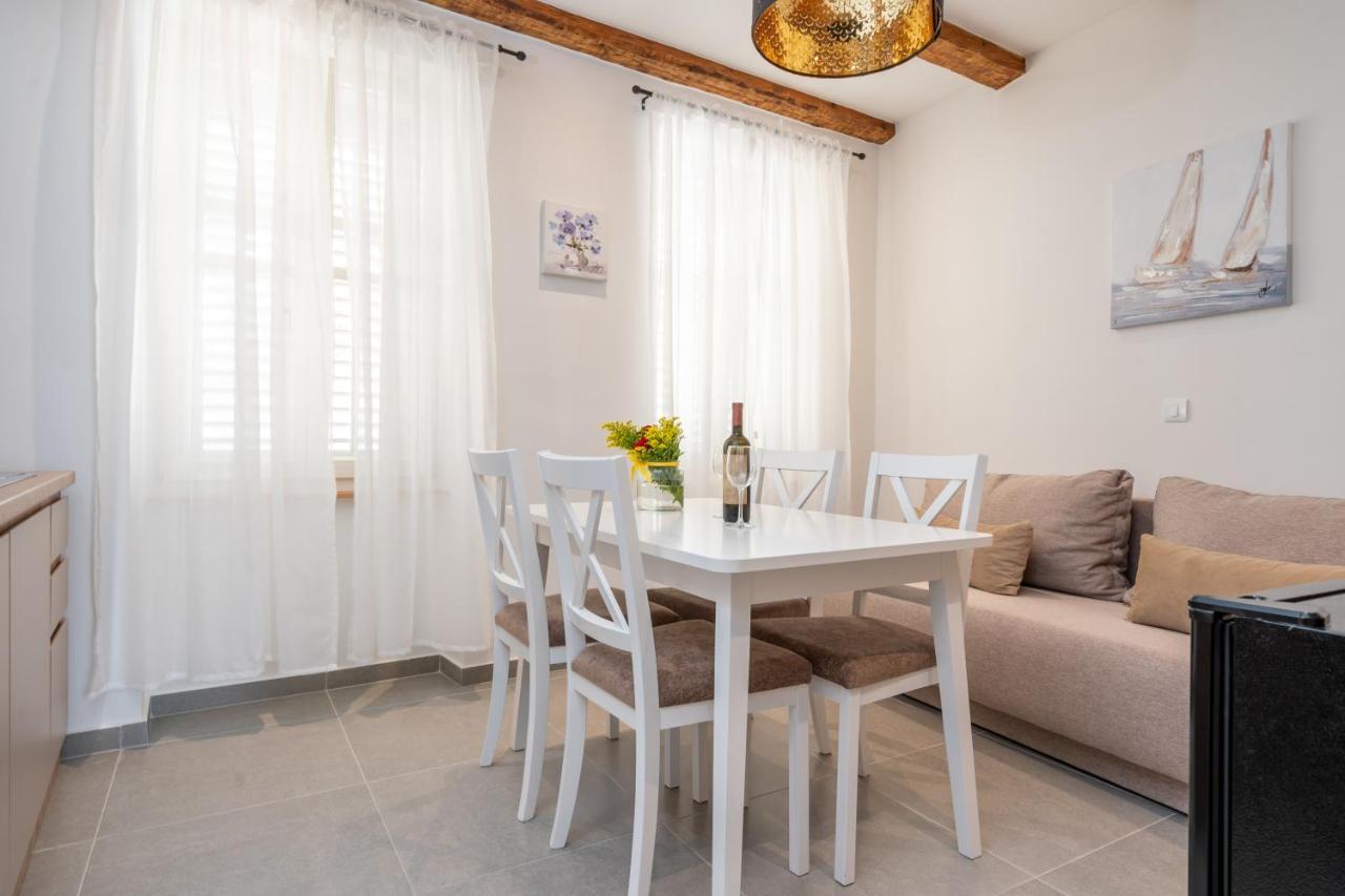 Aaa Apartments & Rooms With Free Parking Pula Exterior photo