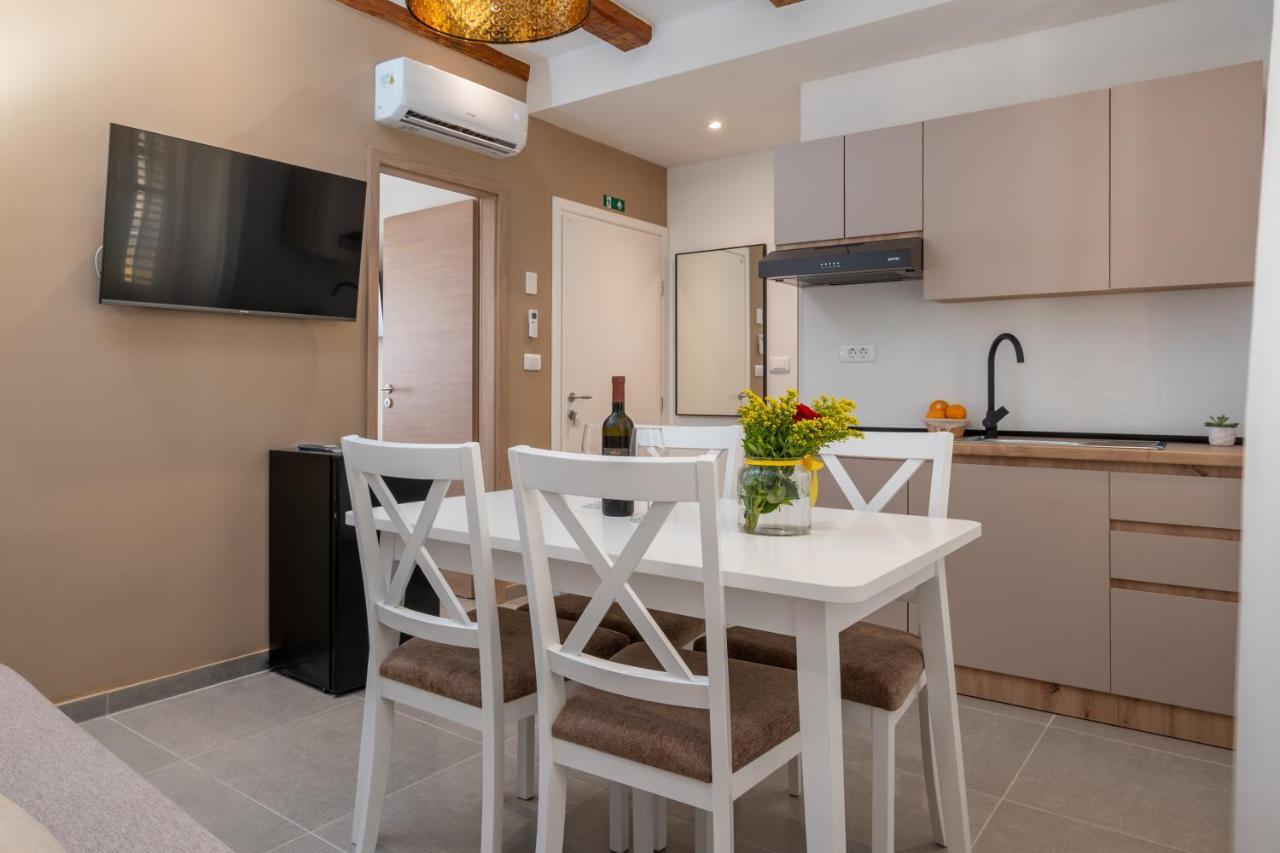 Aaa Apartments & Rooms With Free Parking Pula Exterior photo