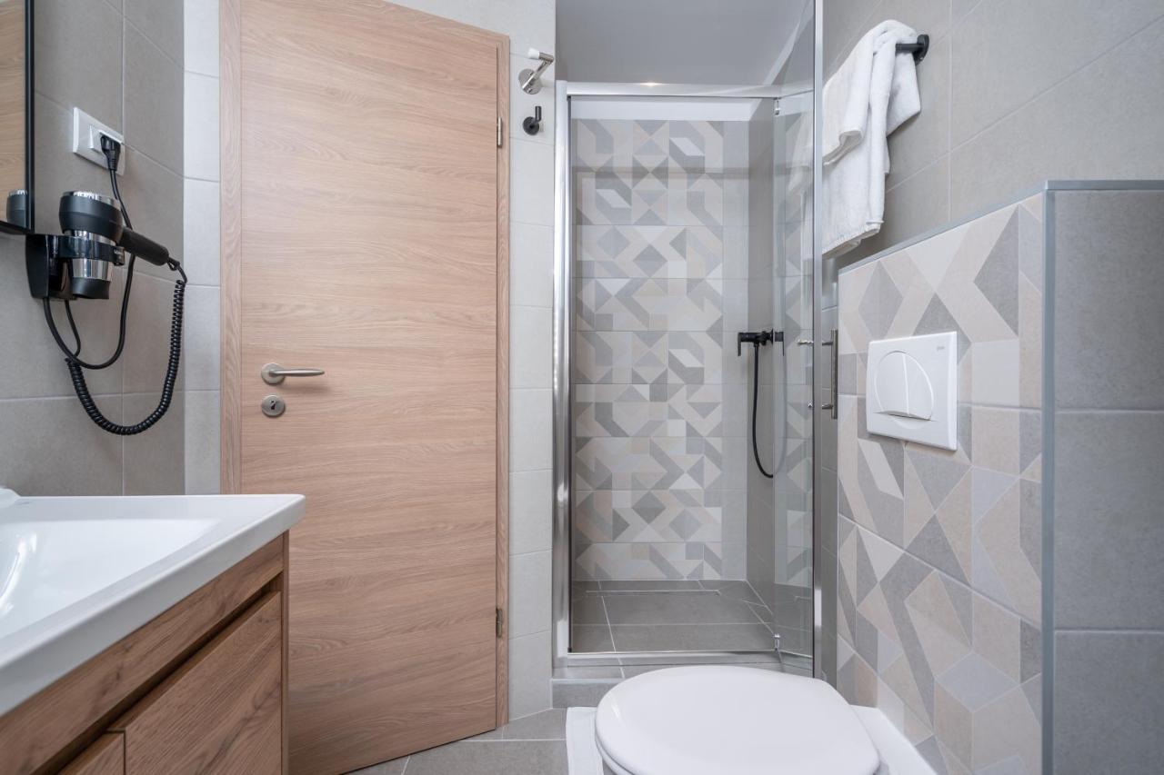 Aaa Apartments & Rooms With Free Parking Pula Exterior photo