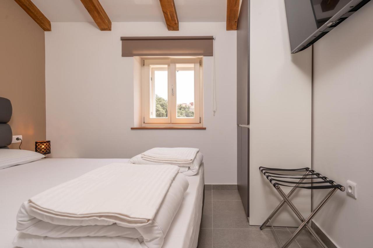 Aaa Apartments & Rooms With Free Parking Pula Exterior photo